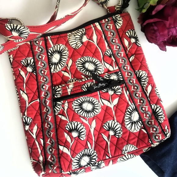 Vera Bradley Handbags - ⬇️$89 Vera Bradley red hipster crossbody